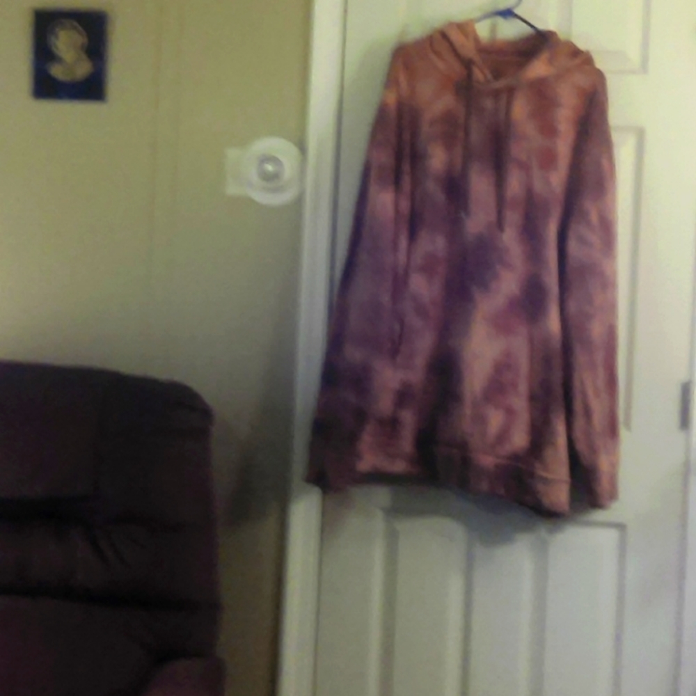 Hooded heavier sweatshirt with kangaroo pocket